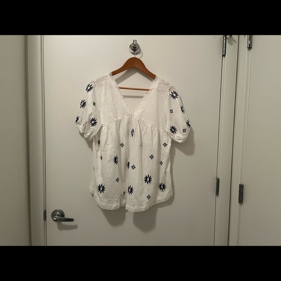 Magnolia Boutique - V Neck embroidered empire top - Picture 4 of 6